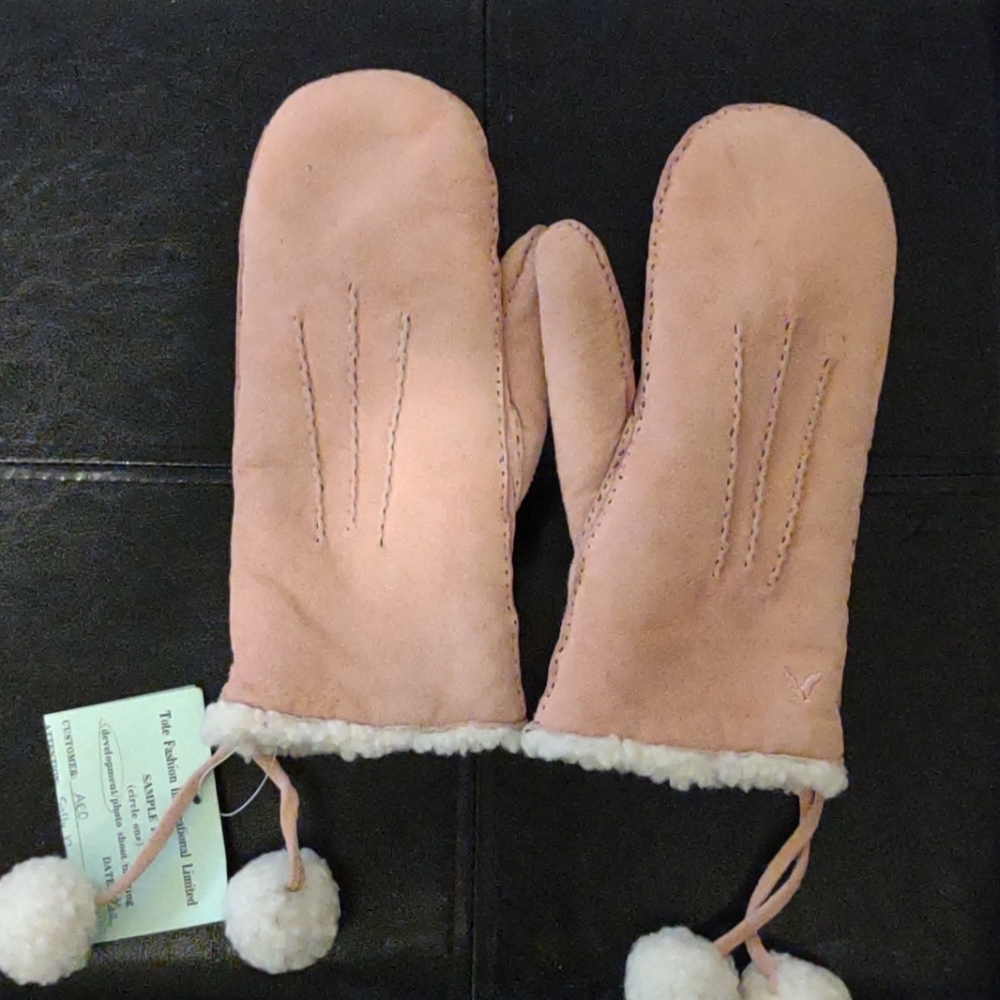 Whisper Pink pig suede mittens